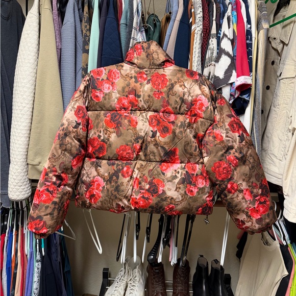 L'AGENCE Jessi cropped floral puffer jacket - Picture 8 of 10
